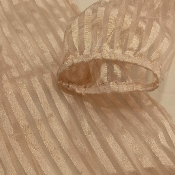 Shear light tan 18 Centimetres nwt top - Picture 3 of 4